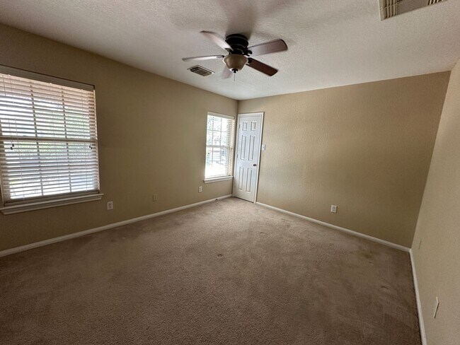 Building Photo - For Lease | 4 Bed, 2.5 Bath | 2,587 Sq Ft ...