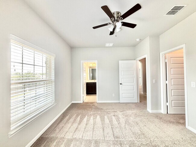 Building Photo - 4 Bedroom Home with Pool in Kinder Ranch!