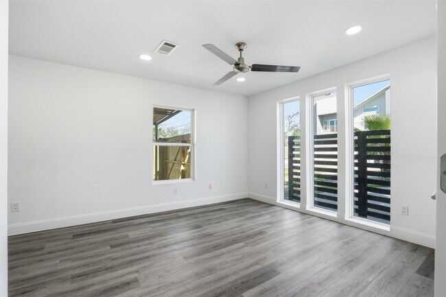 Building Photo - 4929 Creekmont Dr