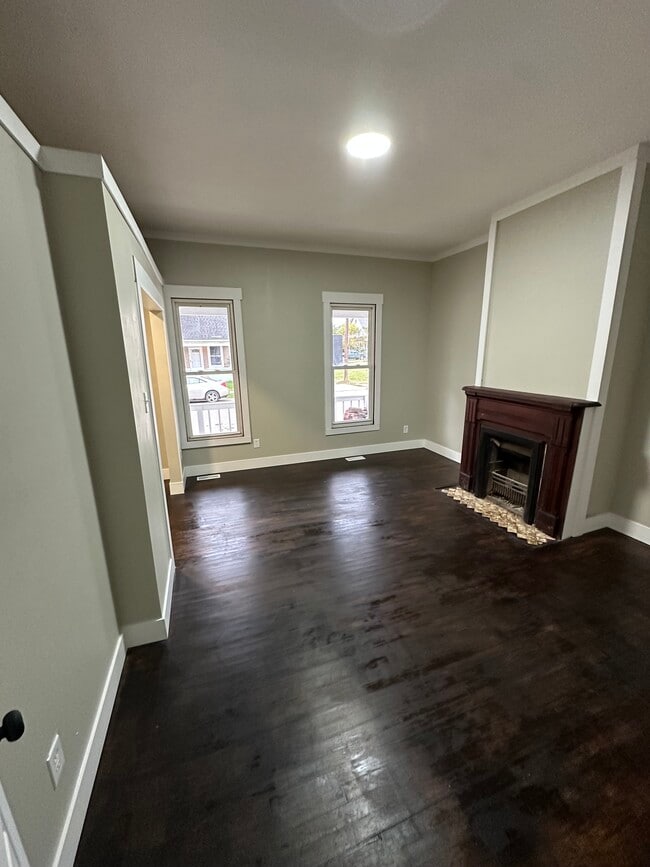 Building Photo - 16 S McGee St