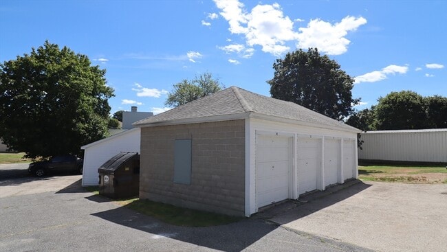 Building Photo - 19 Cross St