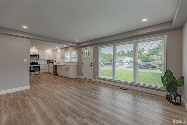 Building Photo - 2054 Conlin Ave