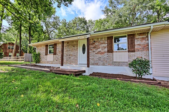 Primary Photo - 704 Natchez River Cir