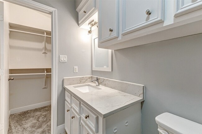 Building Photo - 1727 Cloister Dr