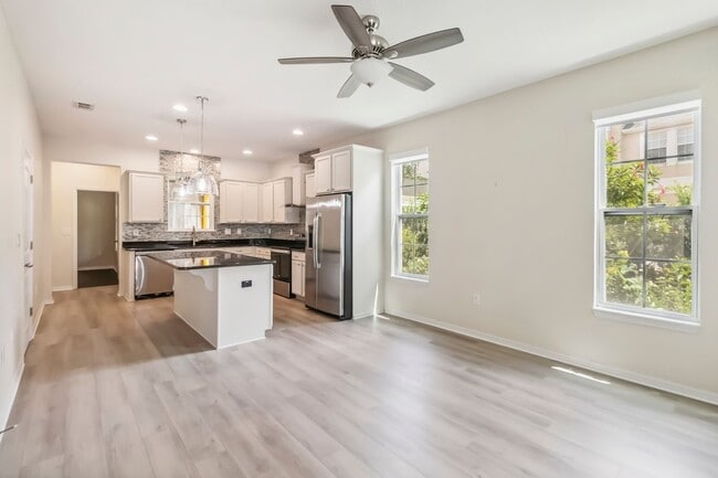 Building Photo - Beautiful 4/2.5 Townhome for Rent in Harmo...