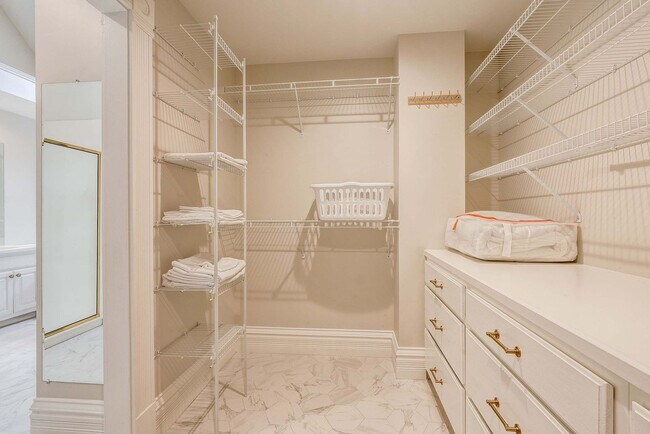 Building Photo - 2105 S Fillmore St