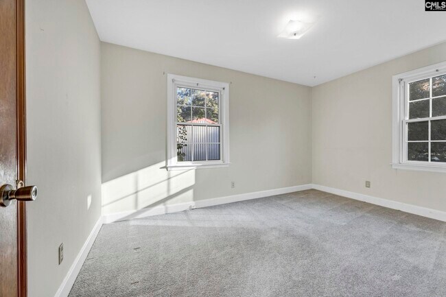 Building Photo - 1709 Woodfield Dr