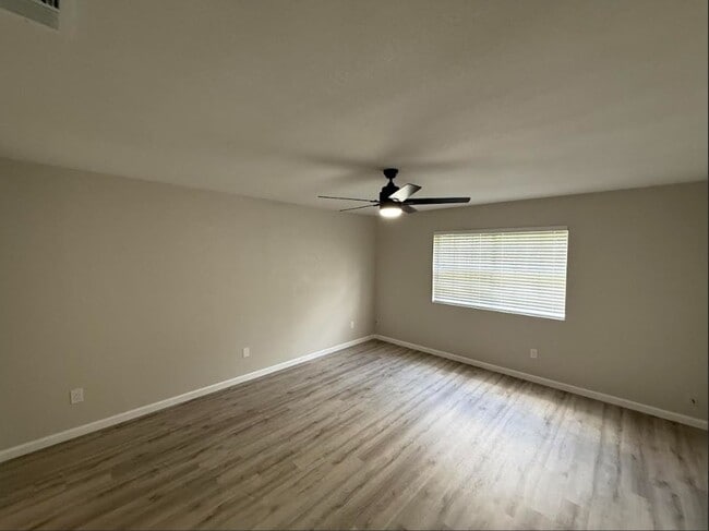 Building Photo - AVAILABLE NOW - (SECTION 8 ACCEPTED)