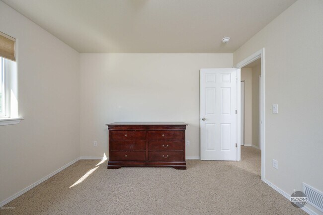 Building Photo - 844 N Back Eddy Cir