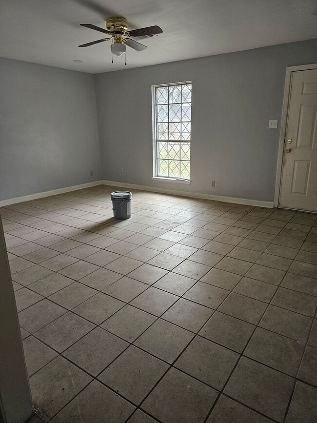 Building Photo - 6723 Glen Rock