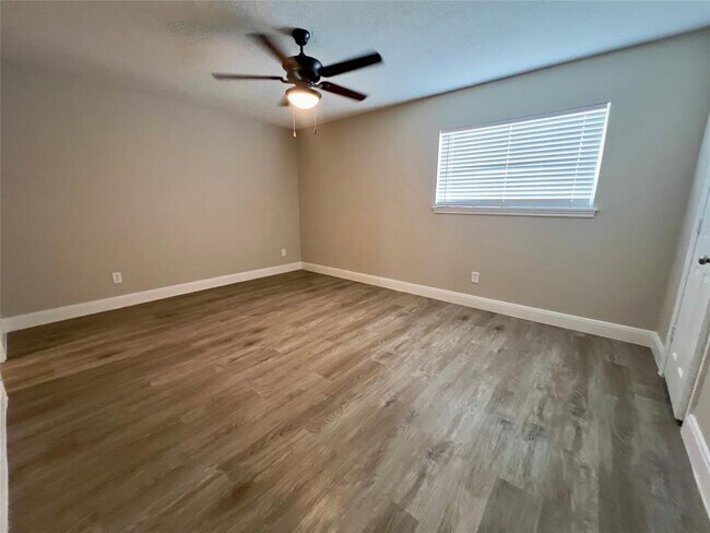 Building Photo - 10116 Emnora Ln