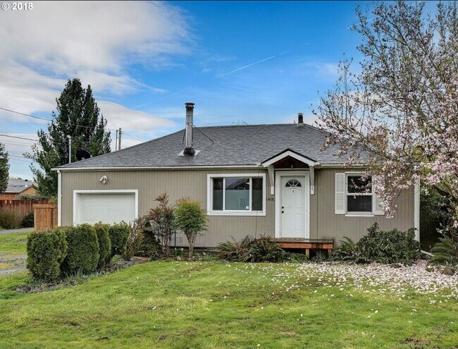 Building Photo - 1416 NE Sunrise Ln