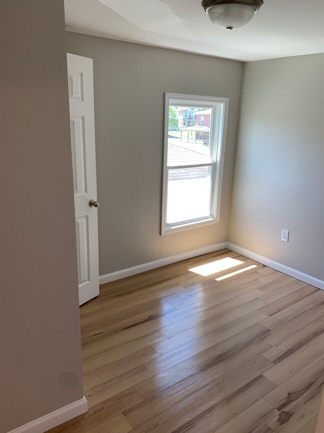 Second bedroom - 211 Ulster St