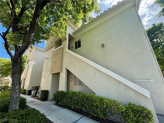 Building Photo - 1420 Red Crest Ln
