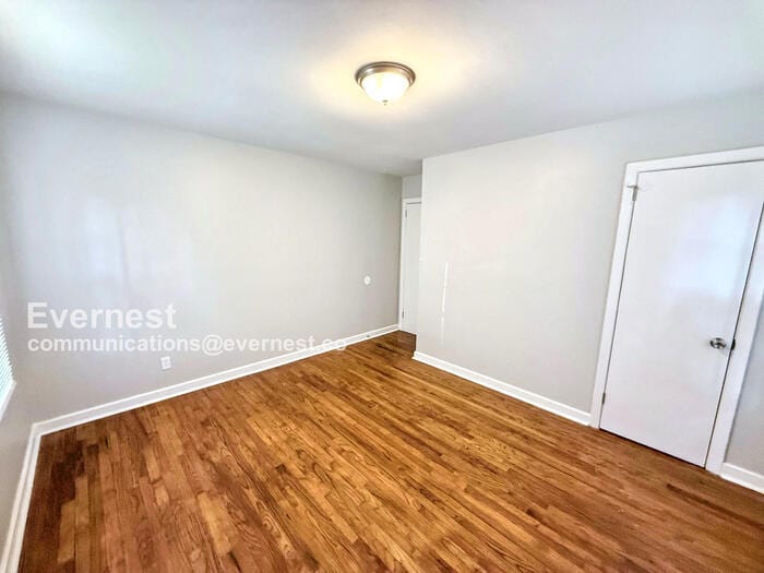 Building Photo - 1309 5th Pl NW