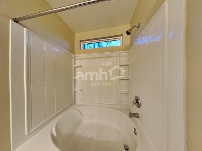 Building Photo - 2 Ristona Dr