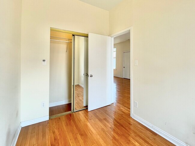 Building Photo - 1629 S Throop St