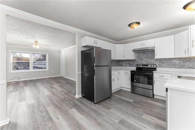 Building Photo - 121 Mark Twain Cir