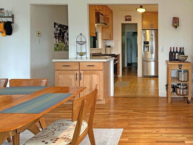 Building Photo - 3-Bedroom Home in Glendale's Foothills with RV Parking!