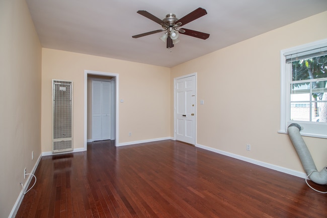 Building Photo - 5107 Overland Ave