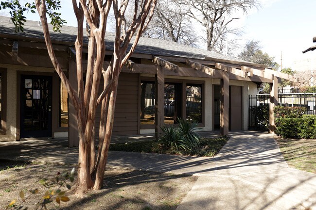 Building Photo - Tealwood Apartment Homes