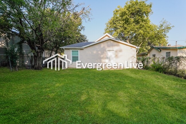 Building Photo - 2805 Walker St