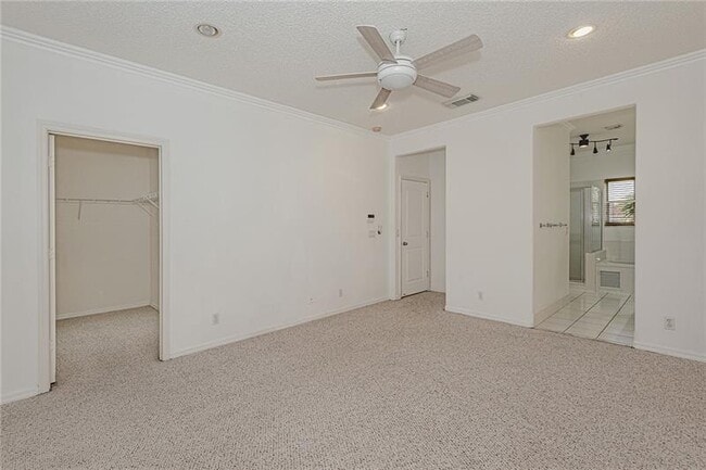 Building Photo - 5379 SW 38th Ave