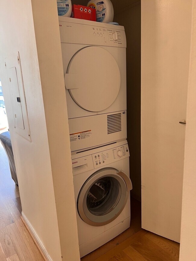 Building Photo - 401 E Ontario St