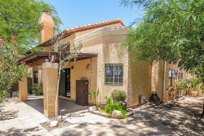 Building Photo - 2033 N Sunset Dr