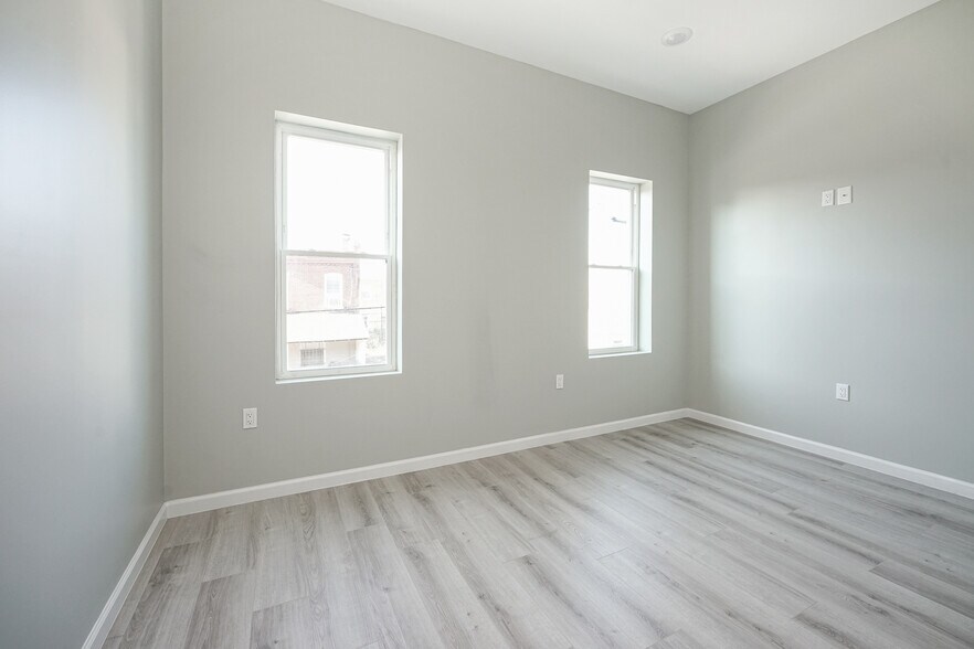 Building Photo - 1315 S 30th St