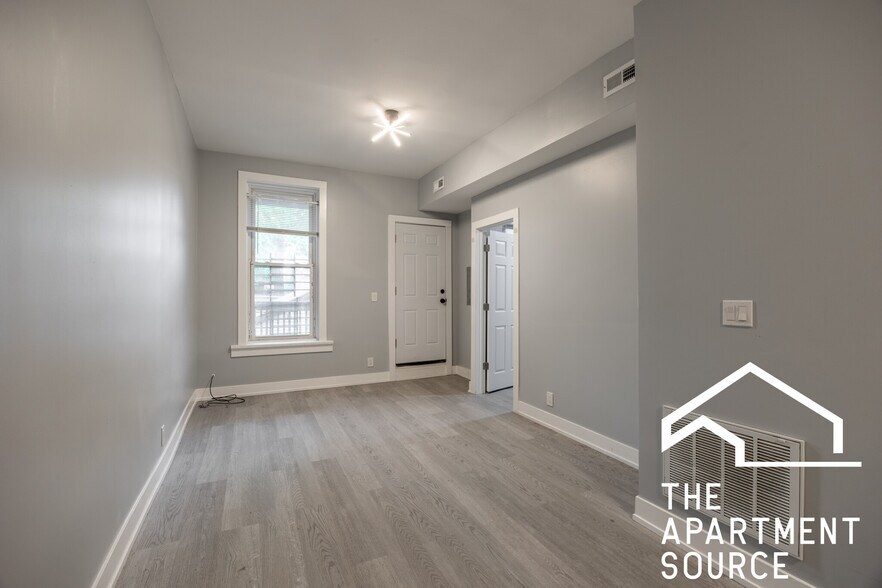 Building Photo - 1333 W Walton St