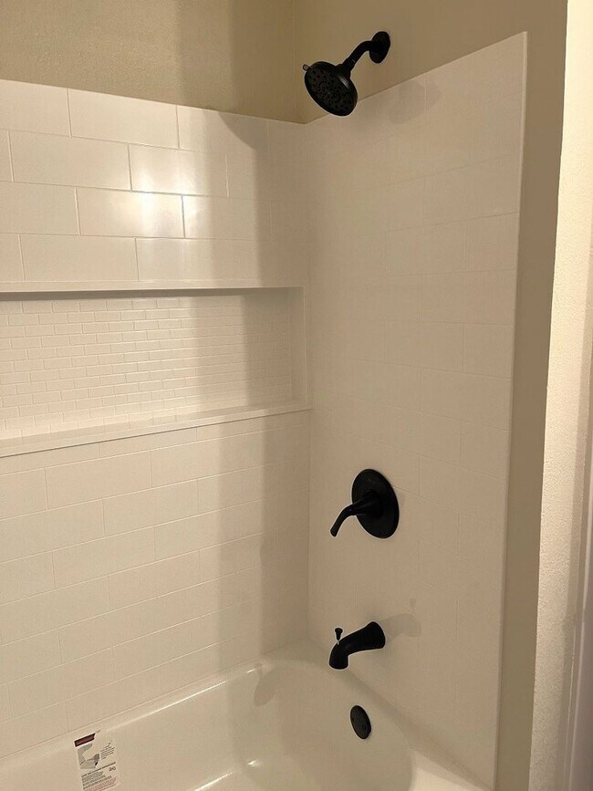 Building Photo - 2100 SW 9 St