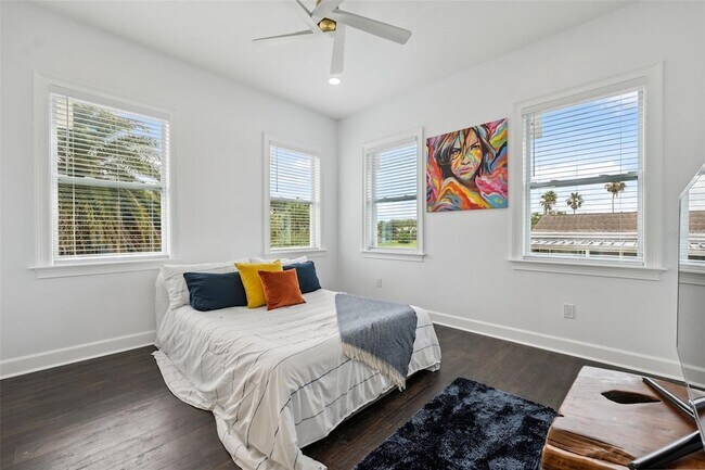 Building Photo - 8605 Inwood Dr