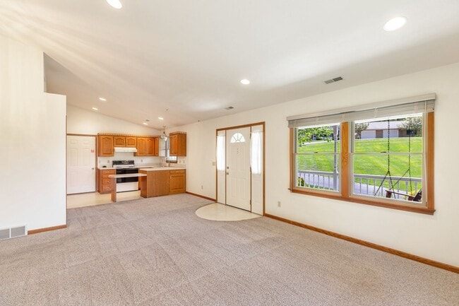 Building Photo - 151-163 E Jones