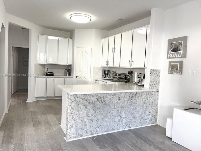 Building Photo - 11562 NW 80th St