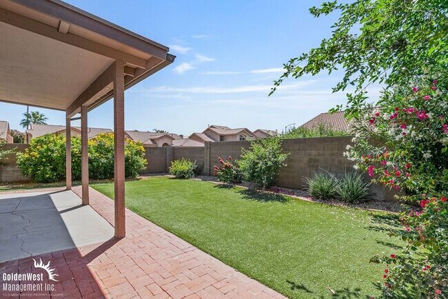 Building Photo - Charming 3Bdm 2Ba Home with Private Backyard!