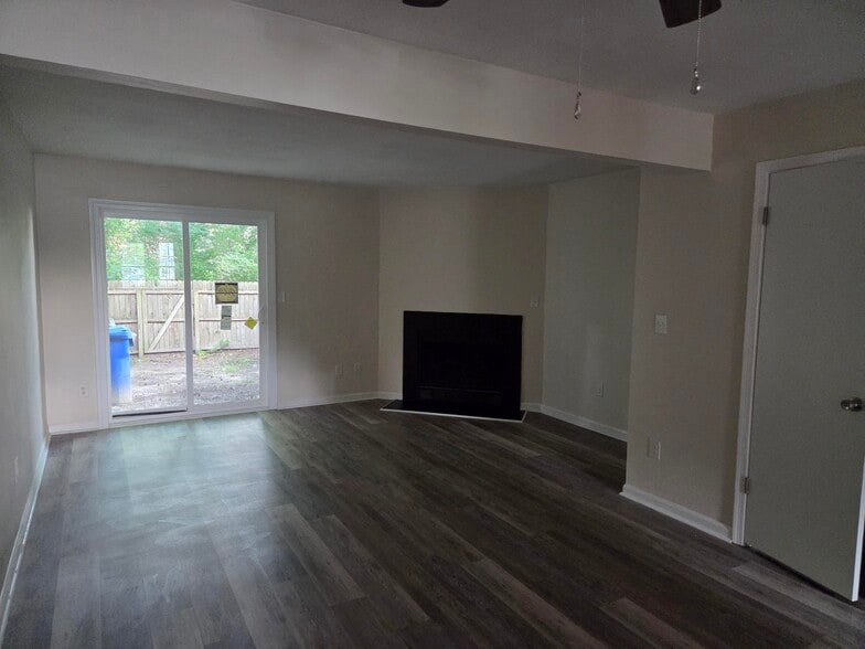 Building Photo - 513 Davis Street