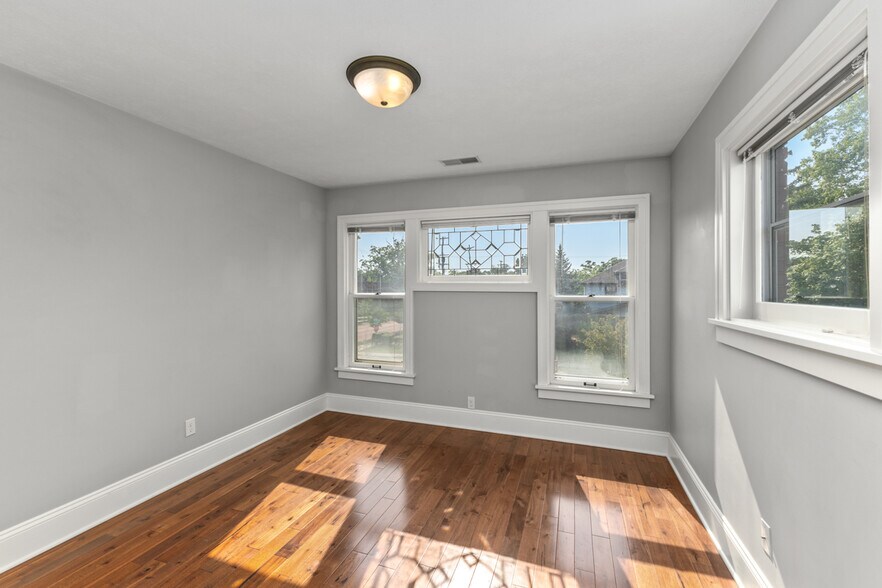 Building Photo - 835 Cherry St SE