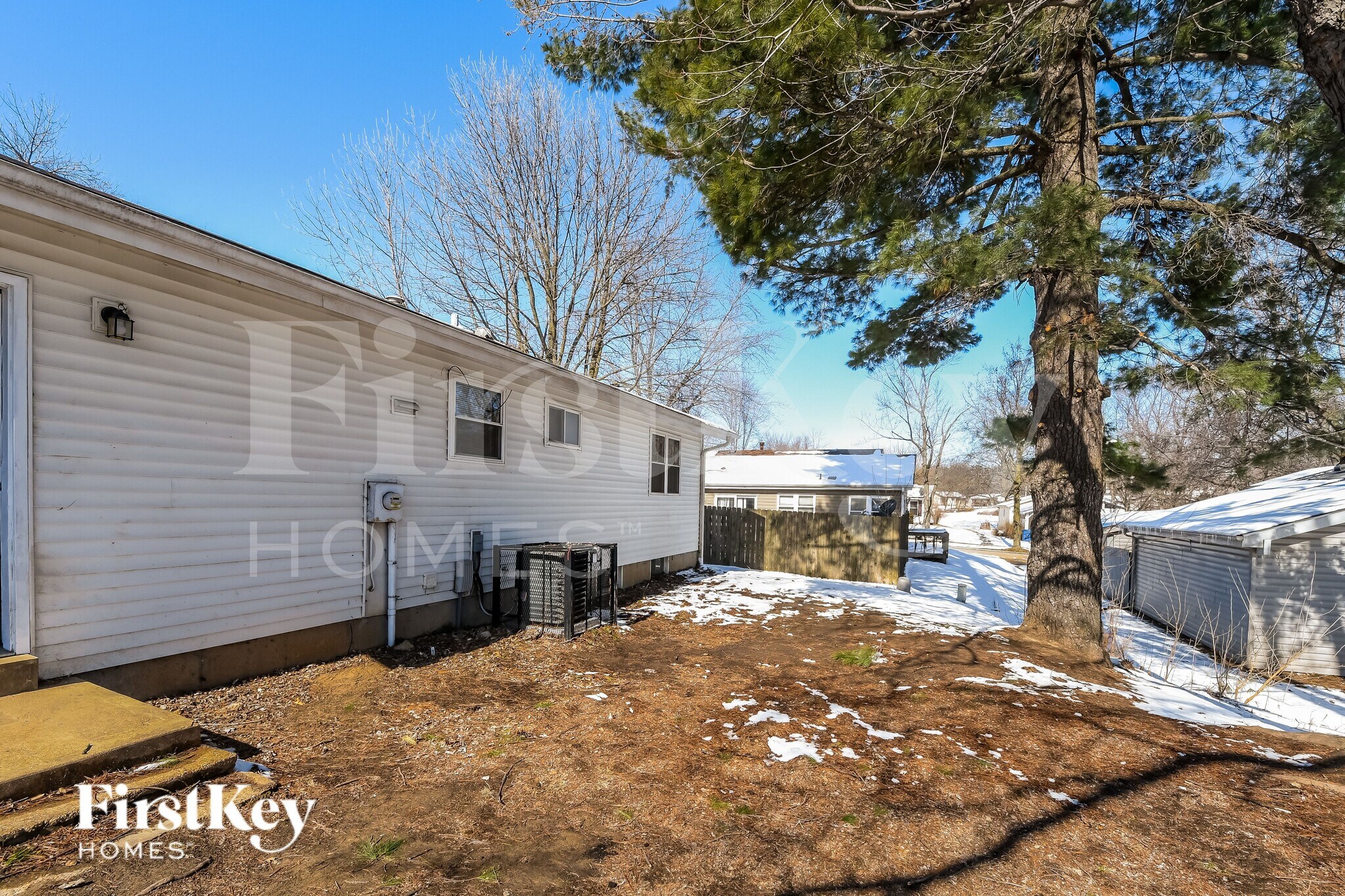 Building Photo - 2485 Jenkee Dr