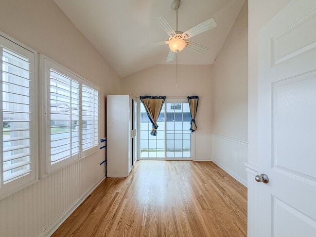 Building Photo - 3845 Sunset Ln