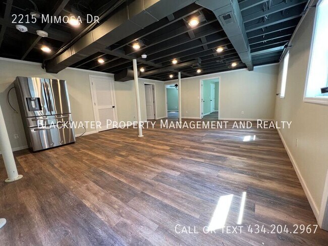 Building Photo - 2215 Mimosa Dr