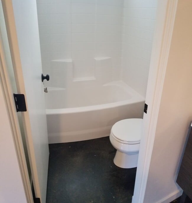 Building Photo - 5 bed 6 bath across street from Cal Poly c...