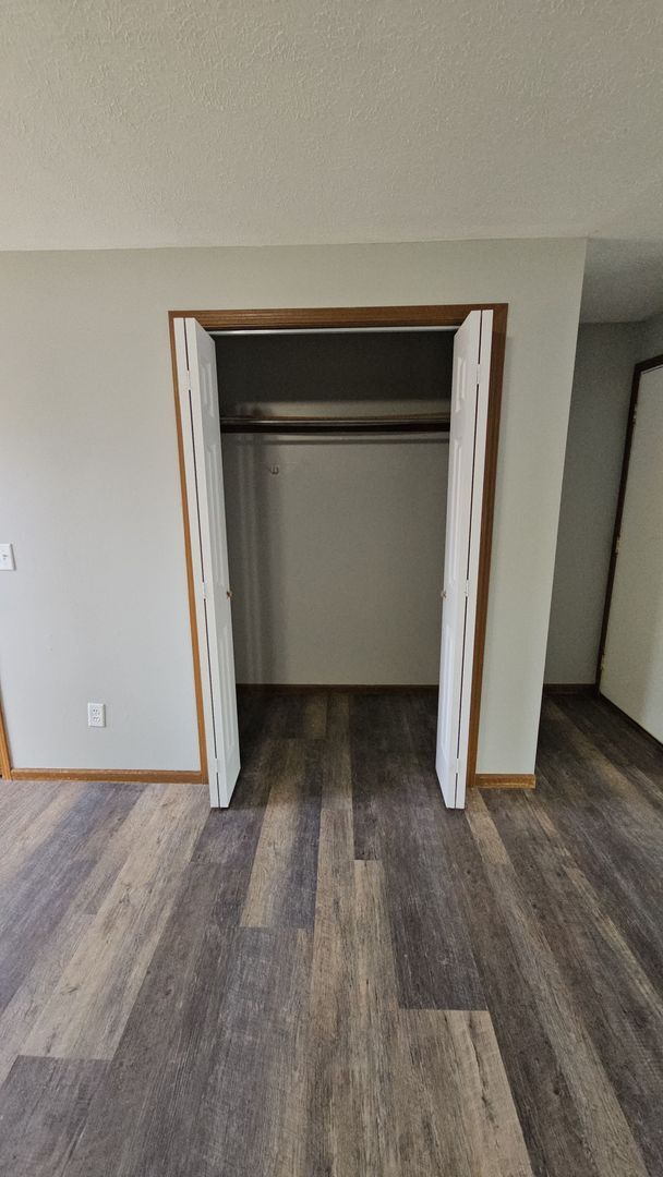 Building Photo - 851 Forest Dr