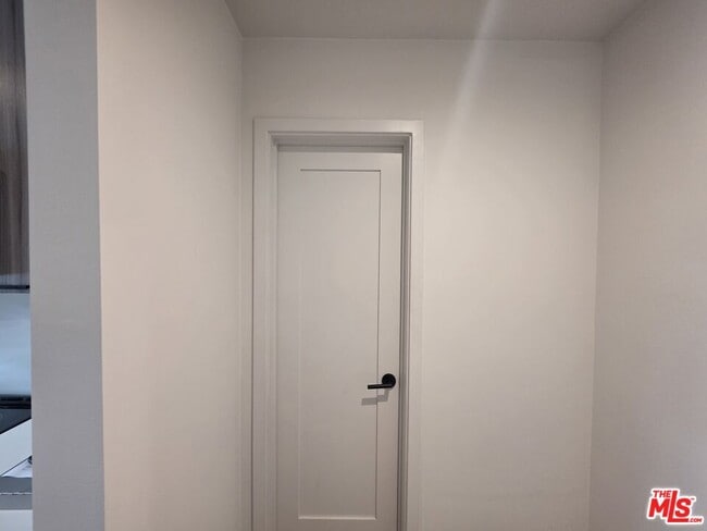 Building Photo - 3660 Watseka Ave