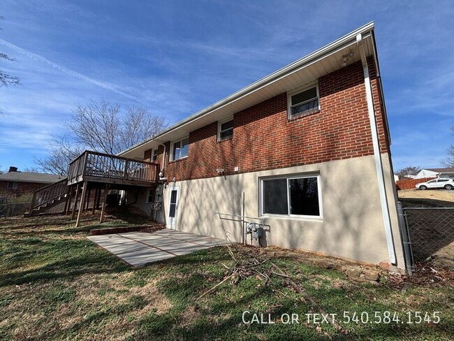 Building Photo - 449 Missimer Ln