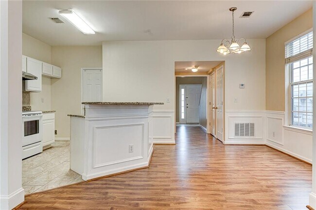 Building Photo - 4028 Oak Glenn Dr