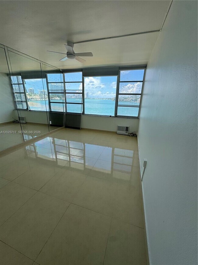 Building Photo - 10281 E Bay Harbor Dr