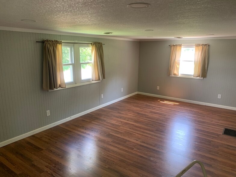 Building Photo - 608 Wilson St