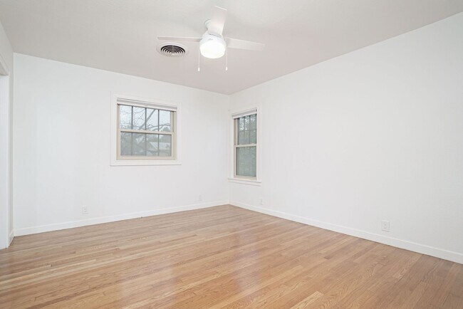 Building Photo - Luxury 4-Bedroom Home with 3,400+ Sq Ft in Prime San Antonio Location