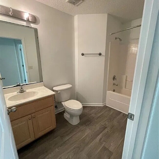 Building Photo - 568 Marshview Dr